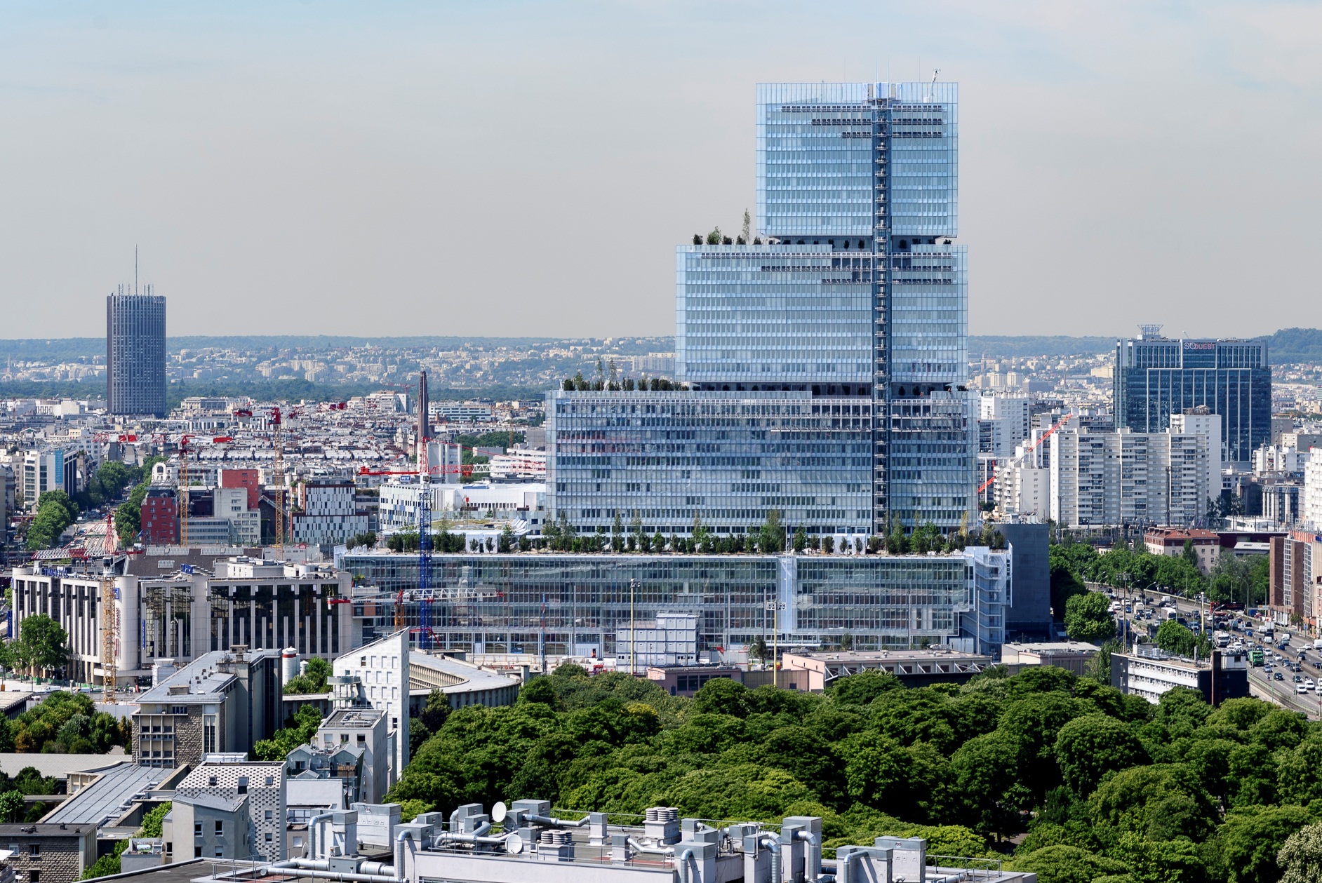 Vue latérale du tribunal de Paris