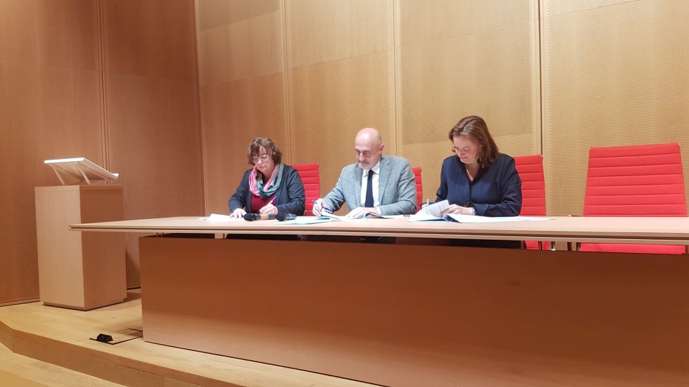 Signature du protocole des bonnes pratiques devant le pole famille