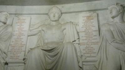 Célébration du code de commerce dans la rotonde autour du tombeau de Napoléon aux Invalides